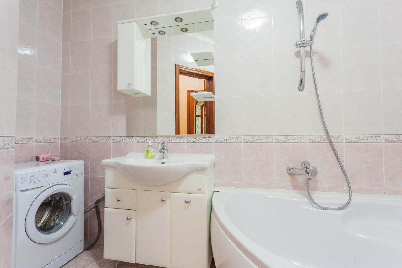 Apartment In Complex Korona On Knyazhyi Zaton 21 Kiev Exteriör bild